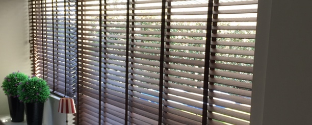 Houten jaloezieën inkorten