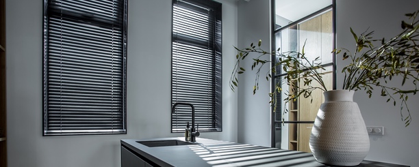 In de spotlights: Houten jaloezieën op maat