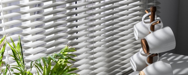 Industriële raamdecoratie