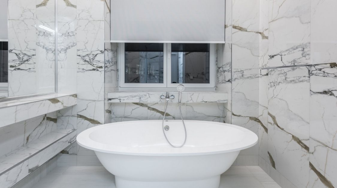 afbeelding raamdecoratie badkamer