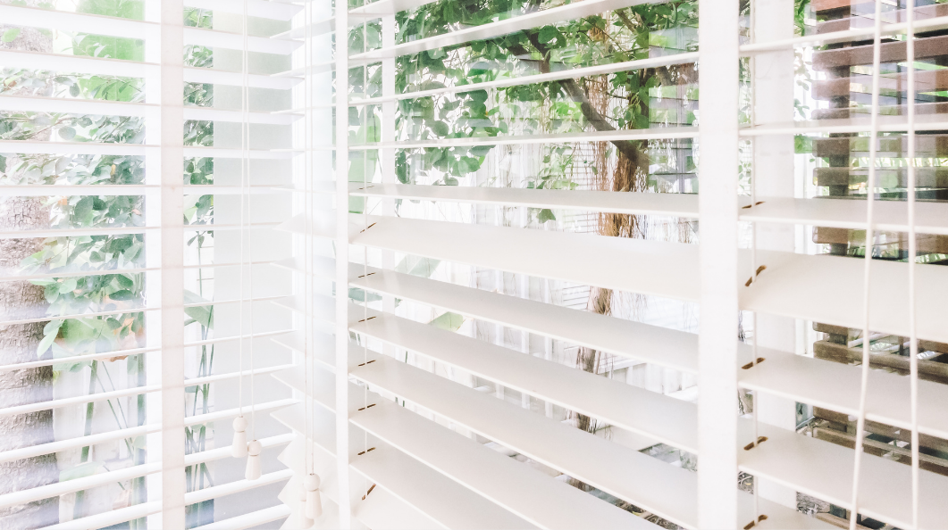 verschillende kleuren jaloezieën