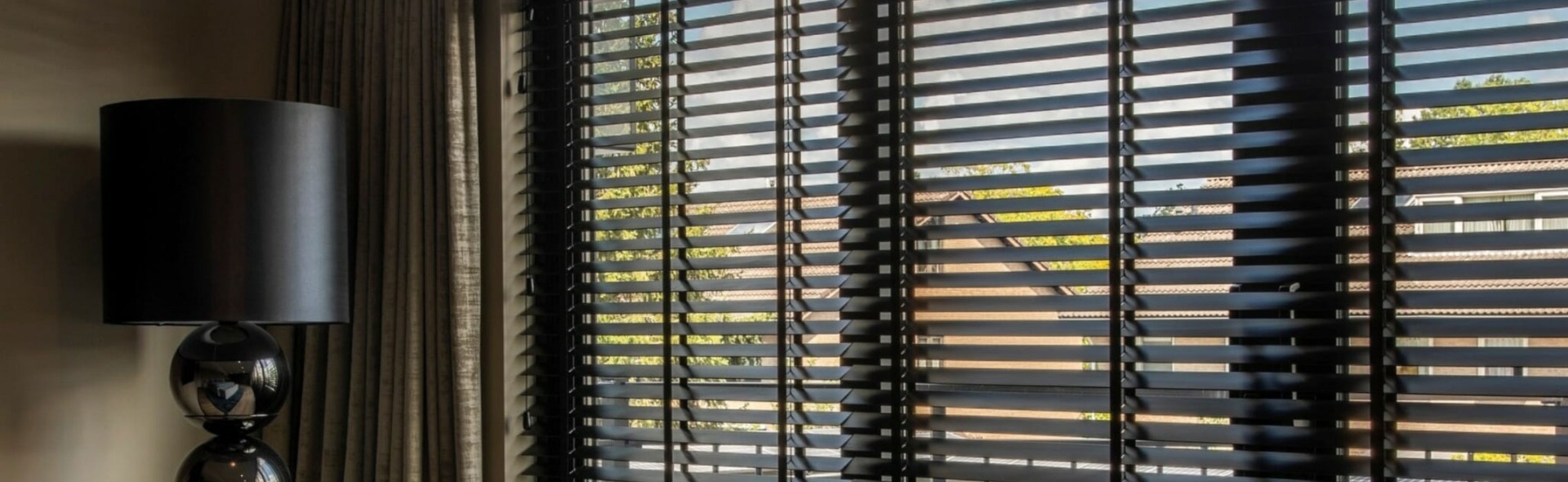 Raamdecoratie slaapkamer gordijnen